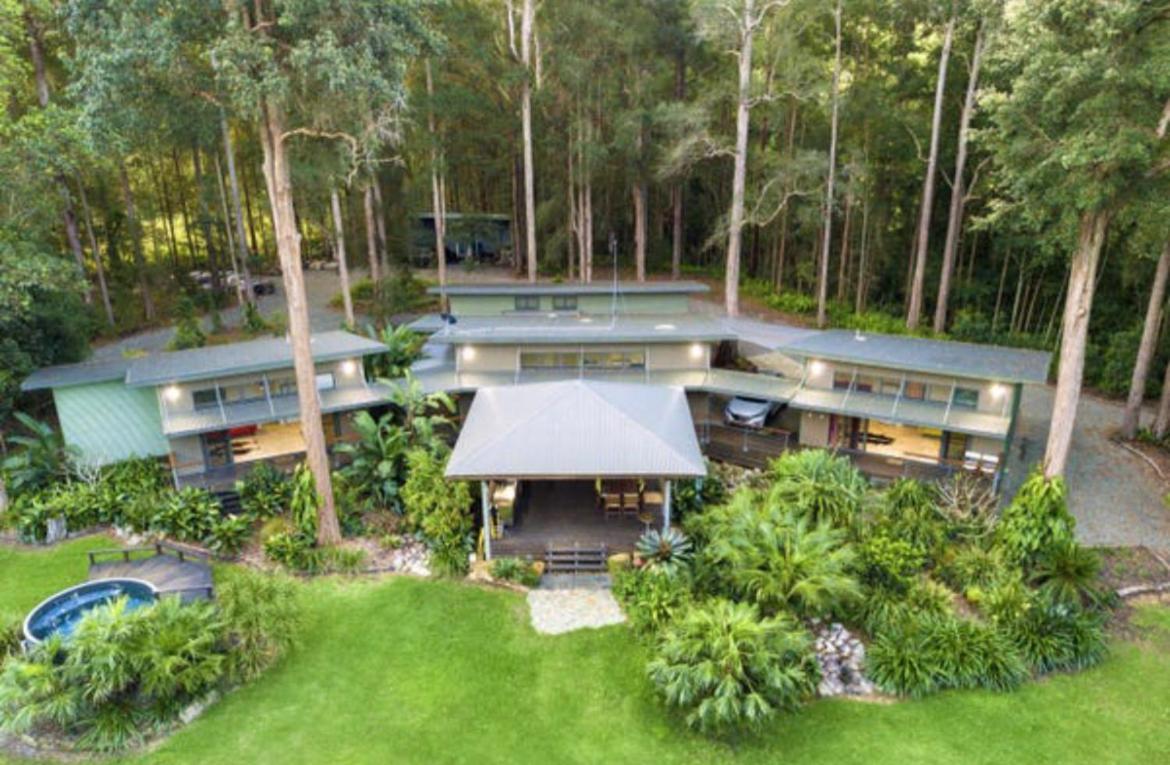 Dezen Accomodation Palmview ภายนอก รูปภาพ