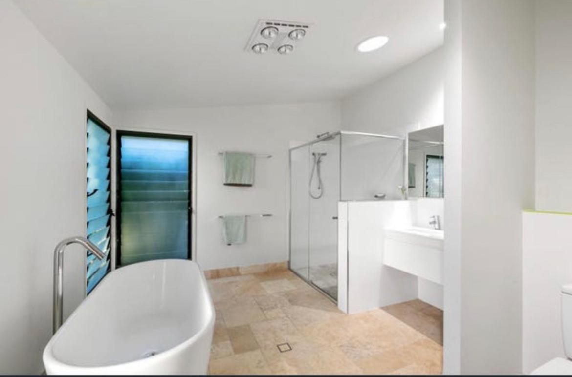 Dezen Accomodation Palmview ภายนอก รูปภาพ