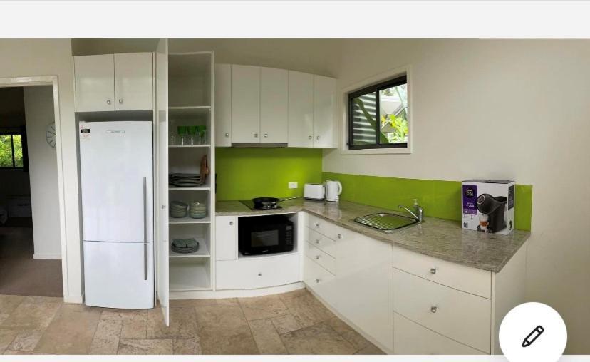 Dezen Accomodation Palmview ภายนอก รูปภาพ