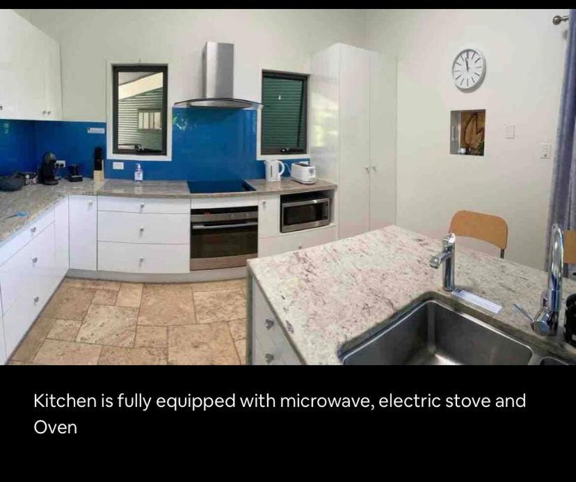 Dezen Accomodation Palmview ภายนอก รูปภาพ