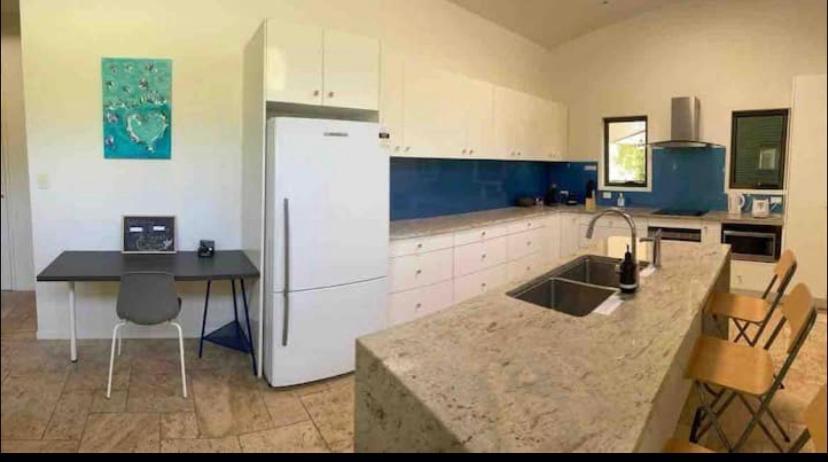 Dezen Accomodation Palmview ภายนอก รูปภาพ